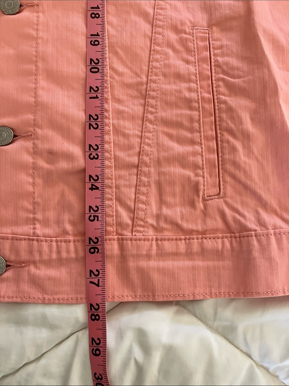 LEVI’S Vintage Fit Trucker Jacket in Coral Lightweight Denim Men’s Size M NWT - Picture 10 of 13